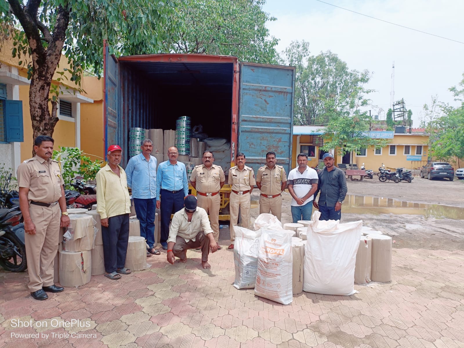 अवैधरित्या गुटखा वाहतुक करणाऱ्यावर उमरगा पोलीसांची कारवाई