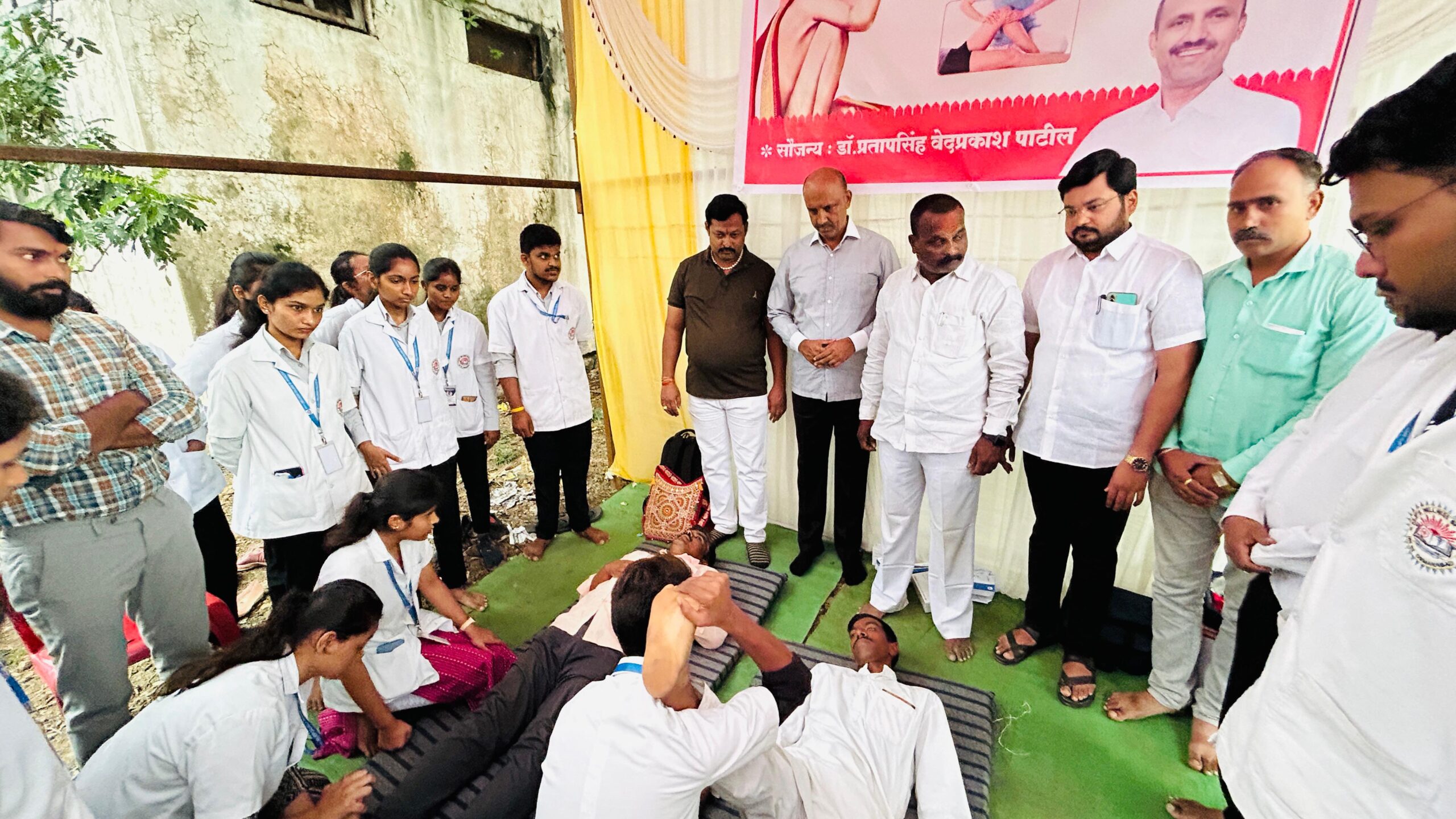 राष्ट्रवादी काँग्रेस शरदचंद्र पवार पक्षाचे प्रदेश सरचिटणीस डॉ.प्रतापसिंह पाटील यांच्या  संकल्पनेतून वारकऱ्यांसाठी फिजिओथेरपी तपासणी शिबिर संपन्न