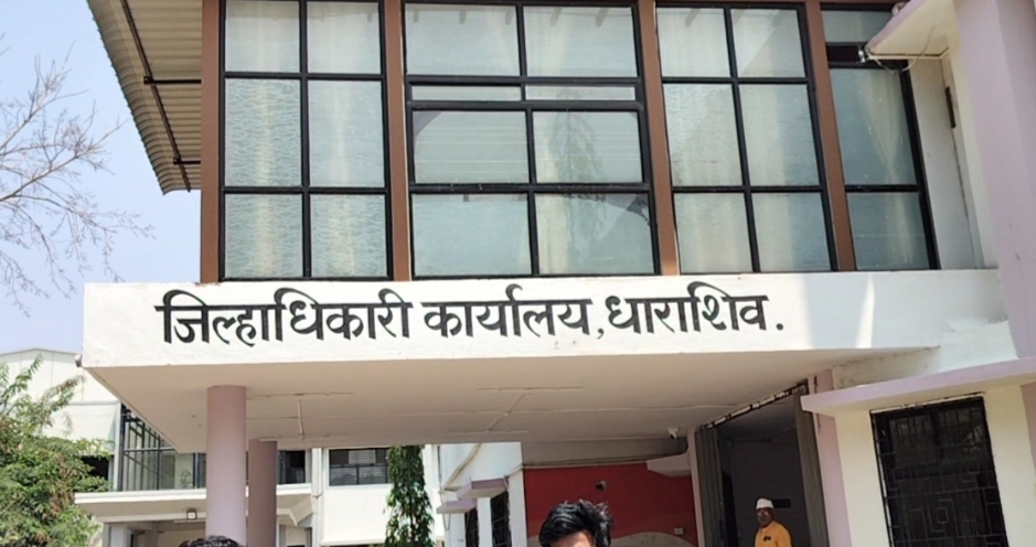 मागासवर्गीय कुटुंबाच्या जमिनीवर डाव: आयोगाचे 10 अधिकाऱ्यांवर चौकशीचे आदेश