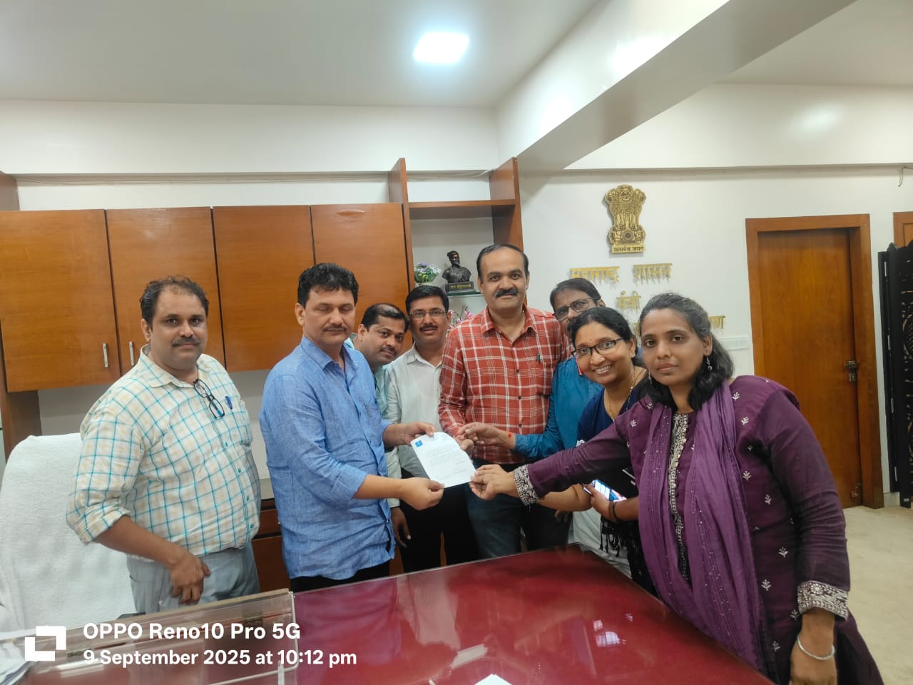 आरोग्यमंत्र्यांसह झालेल्या बैठकीनंतर एनएचएम कर्मचाऱ्यांचा संप अखेर मागे   १० मागण्यांना तत्वतः मान्यता; एकत्रीकरण समितीच्या लढ्याला यश.