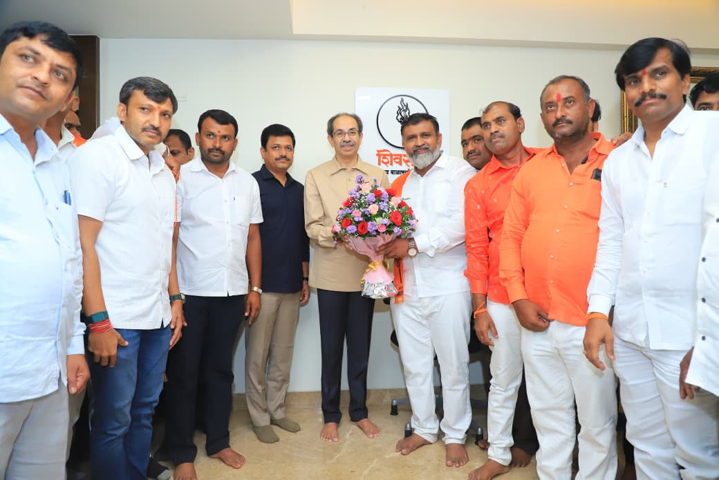 हृषीकेश मगर यांच्यासह असंख्य पदाधिकाऱ्यांनी मातोश्रीवर बांधले शिवबंधन; तसेच निम्न तेरणा संघर्ष समितीचे प्रमुख जगदीश पाटीलही सेनेत