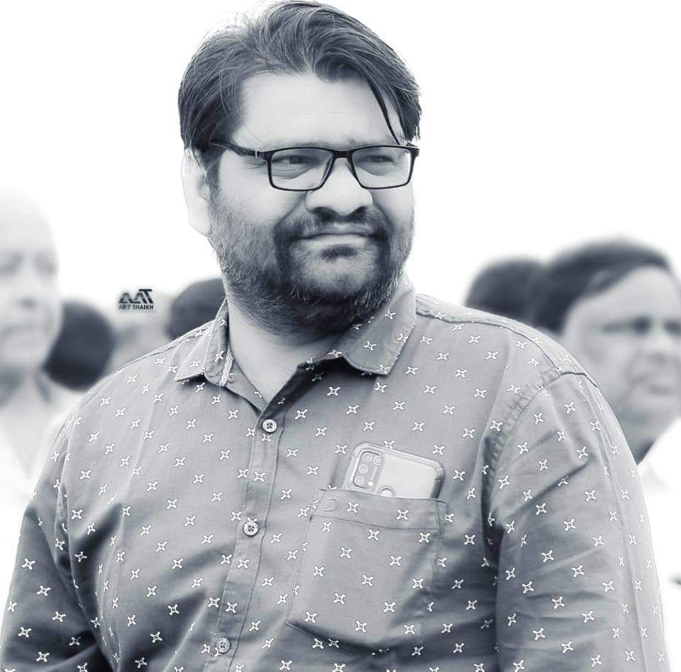 स्थगिती देणार फडणवीस सरकार आणि दोष आमच्यावर? चोराच्या उलट्या बोंबा – तानाजी जाधवर